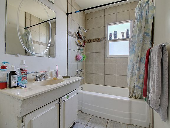 4th image of 2523 W Marshall Ave