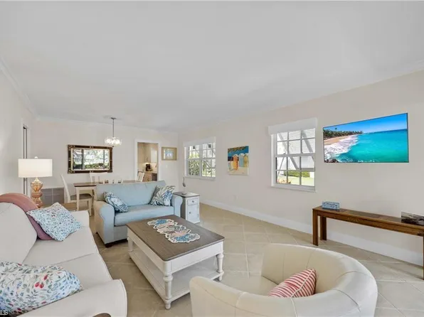 3070 Gulf Shore Blvd N APT 103, Naples, FL 34103