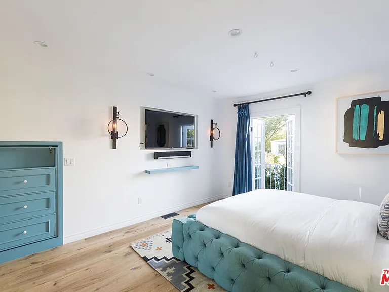 135 S Roxbury Dr #1/2 — Photo 12
