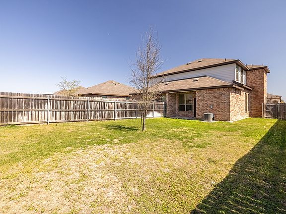 2nd image of 700 Creekside Cir