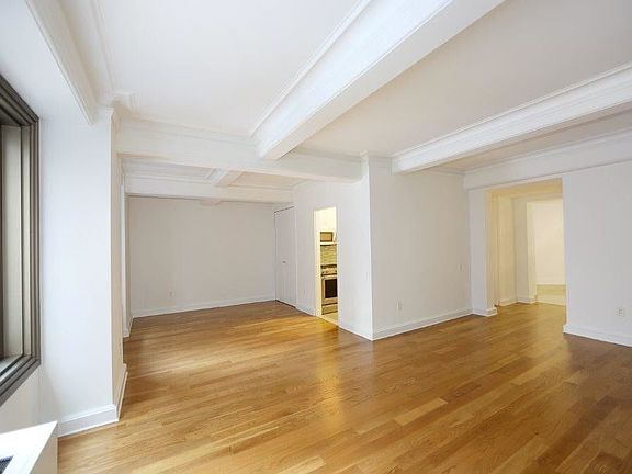 2nd image of 101 W 55th St #1407