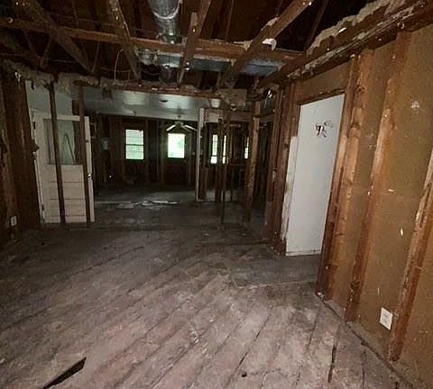 4th image of 10007 Hardesty Ave