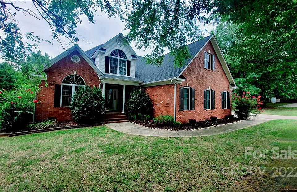 1st image of 704 Carrollton Pl