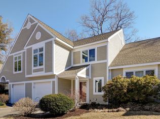 2 Greenwich Ln UNIT 2, Avon, CT 06001