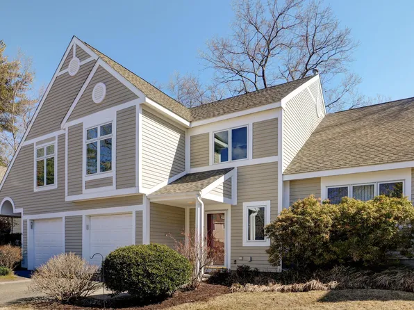 2 Greenwich Lane #2, Avon, CT 06001