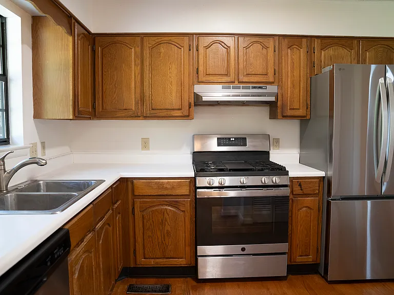 2504 Hermitage Rd — Photo 12