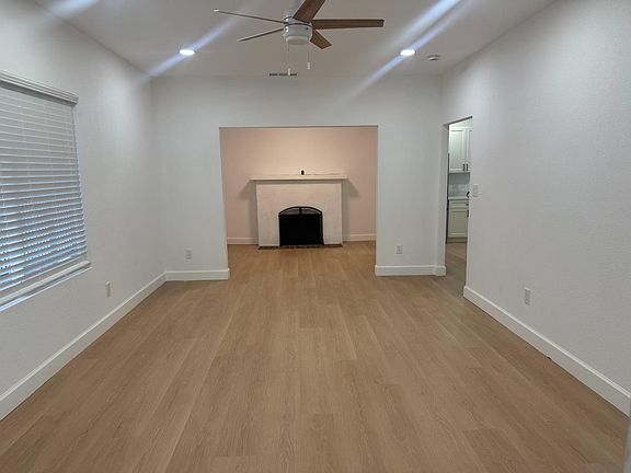 4th image of 1418 N Center St