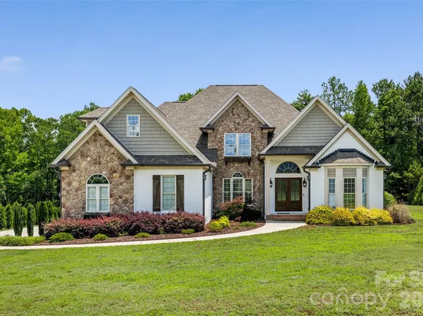 2015 Pierson Dr, Lancaster, SC 29720