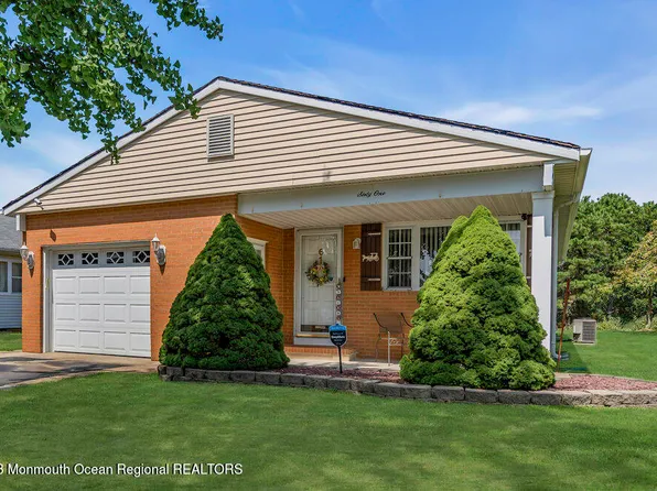 61 Selkirk Avenue, Toms River, NJ 08757