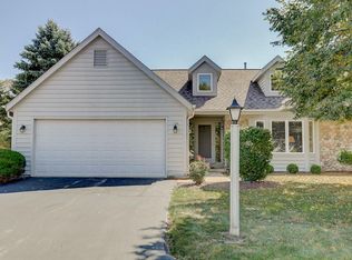 980 Lansdowne Ct, Brookfield, WI 53045