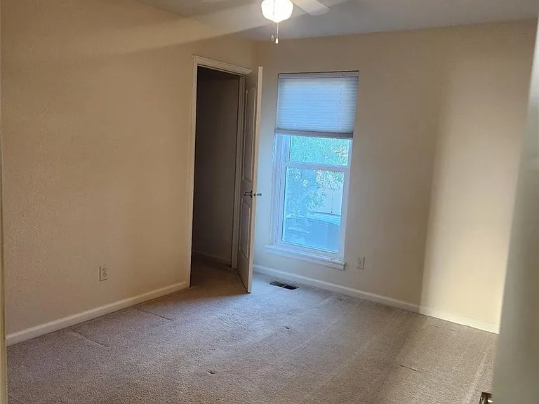 9225 Clermont Dr — Photo 17