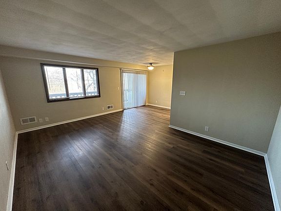 4th image of 483 Lovers Ln #8