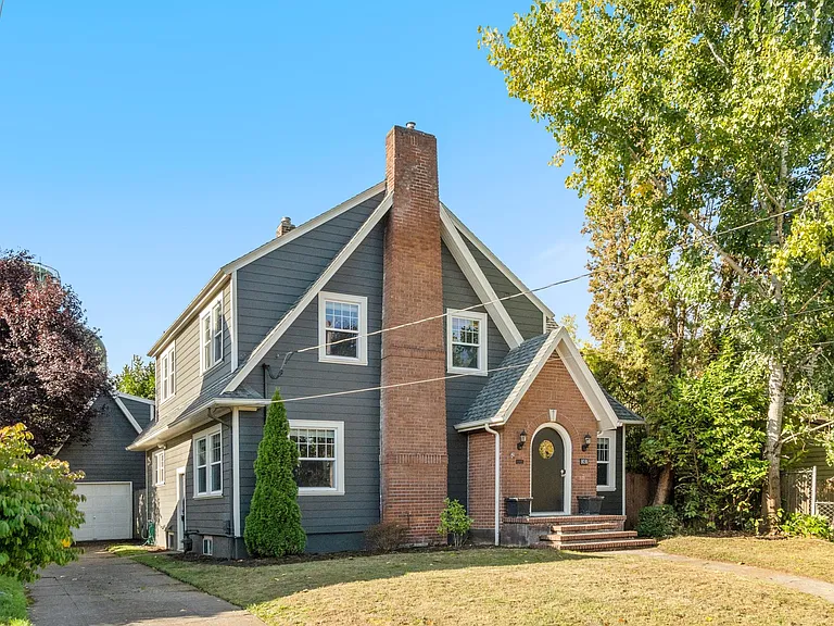 8036 N Syracuse St — Photo 18