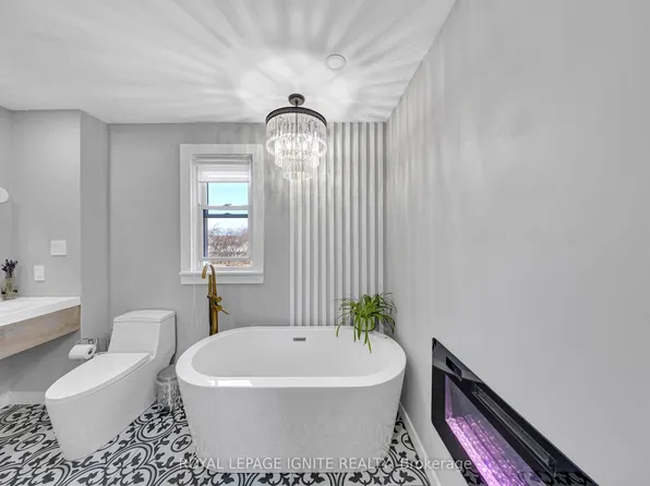 101 Gibbons St, Oshawa, ON L1J 4Y1