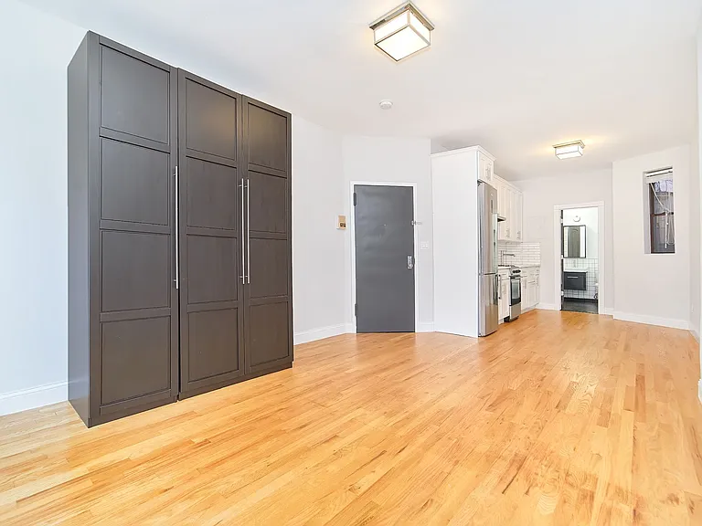 529 E 81st St #5D — Photo 6