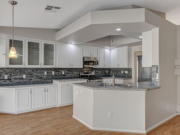 4th image of 472 Staghorn Pass Ave
