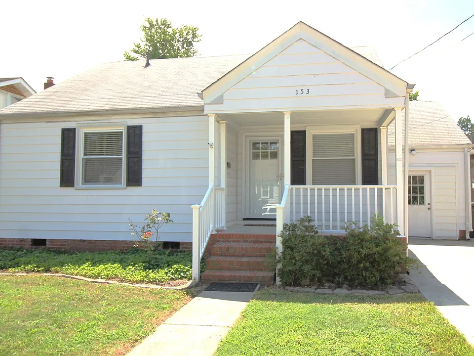 153 W Lorengo Ave