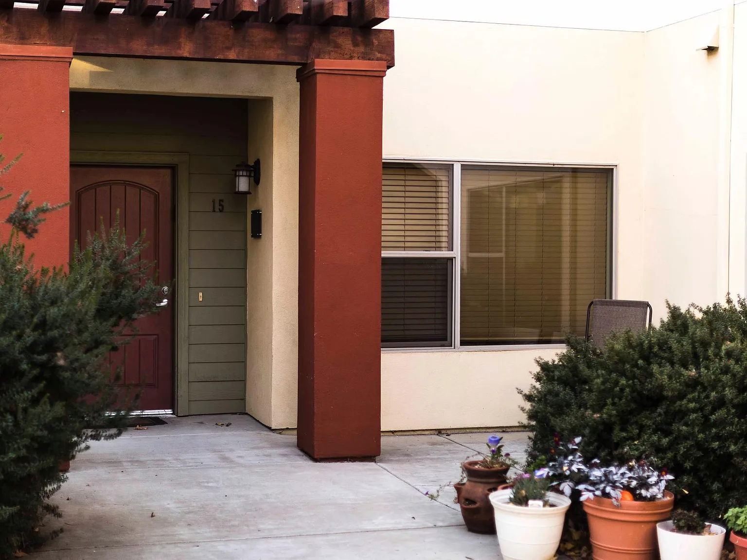 6 bed, 1702 sqft, $1,130 — Photo 2