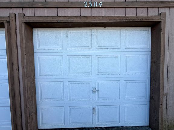 4th image of 2304 Arbutus St