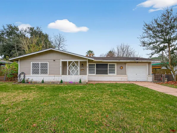 515 24th Ave N, Texas City, TX 77590