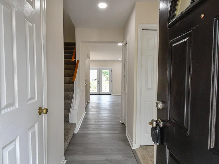 10709 Gideon Ct — Photo 3