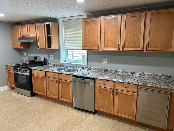 4th image of 1030 Circle Ave #1F