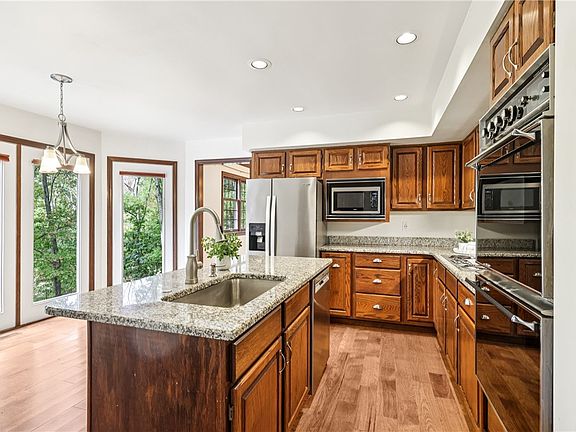2nd image of 2561 Barnwood Dr