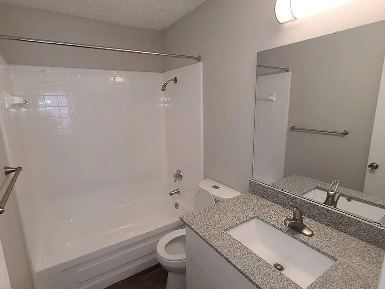 West Wind Apartments — Photo 11