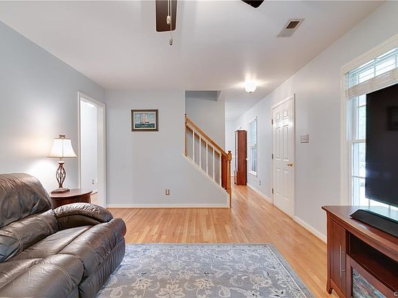 4th image of 2837 Madison Place Dr