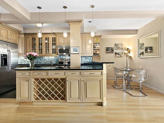5th image of 1068 Lexington Ave #15A