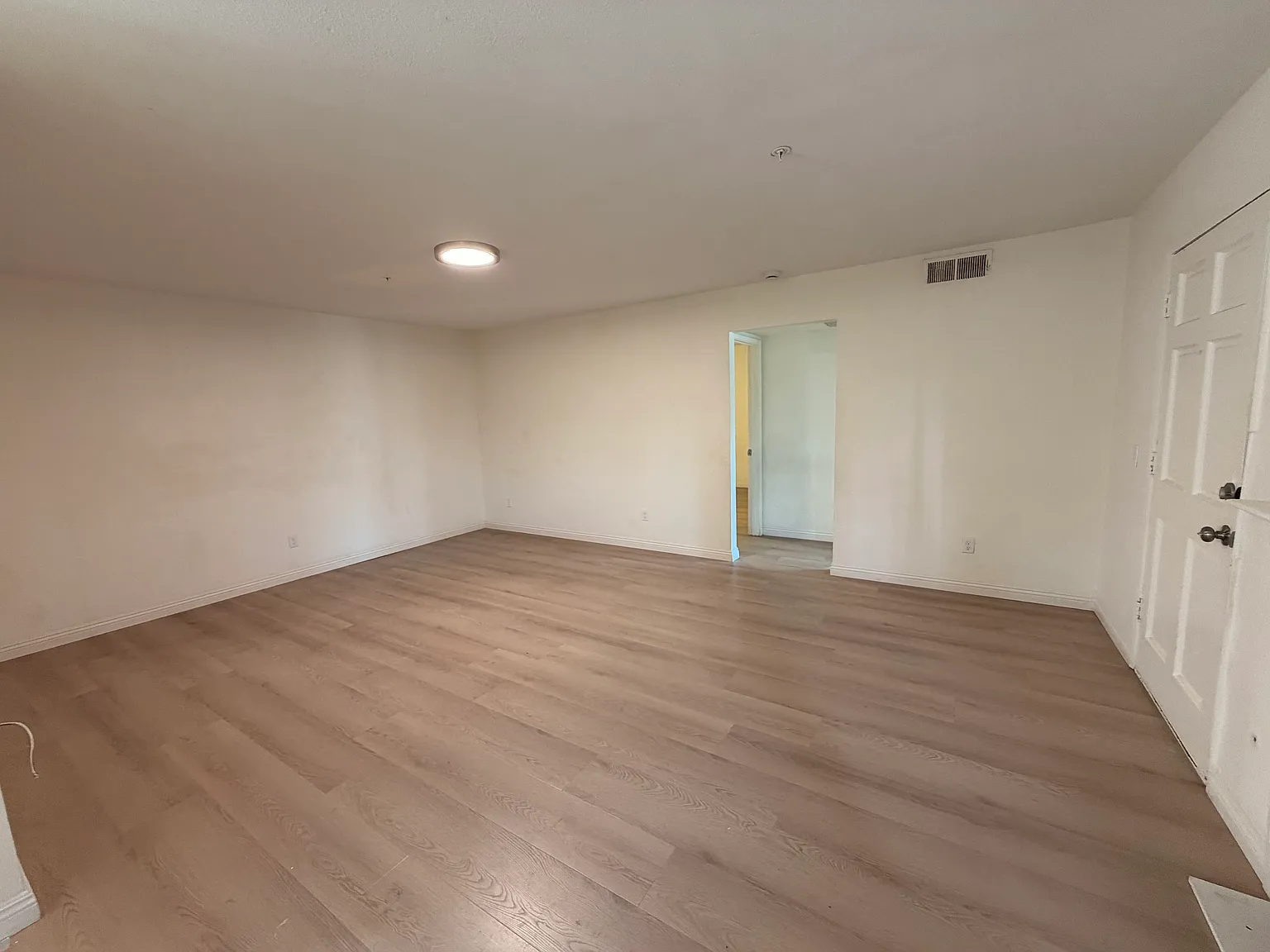 2 bed, 900 sqft, $2,900 — Photo 3