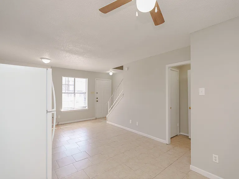2813 Wimbledon Ct #D — Photo 8