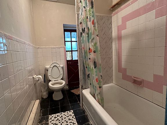 4th image of 1825 S 8th St Floor 3