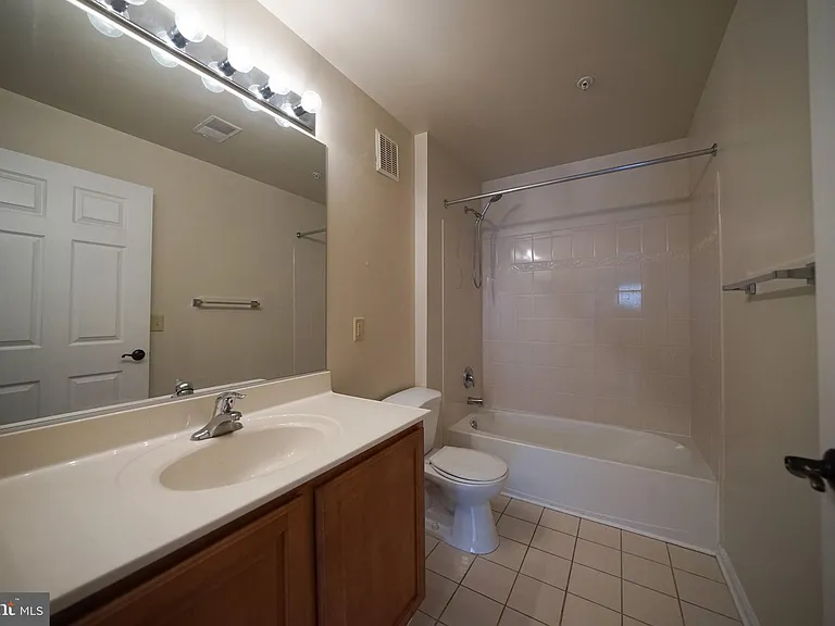 45472 Westmeath Way #I11 — Photo 16