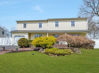 393 Thrift St, Ronkonkoma, NY 11779