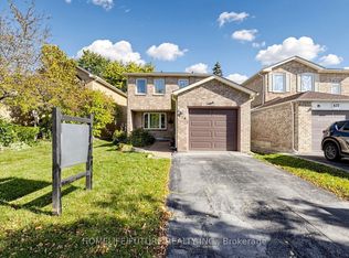 679 Foxwood Trl, Pickering, ON L1V 3Y1