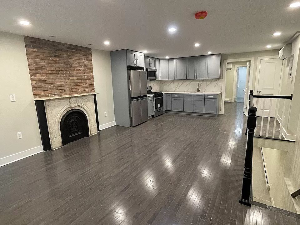 1st image of 465 Pulaski St Floor 1