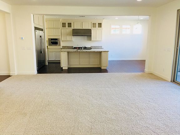 5th image of 910 W Glacier Dr