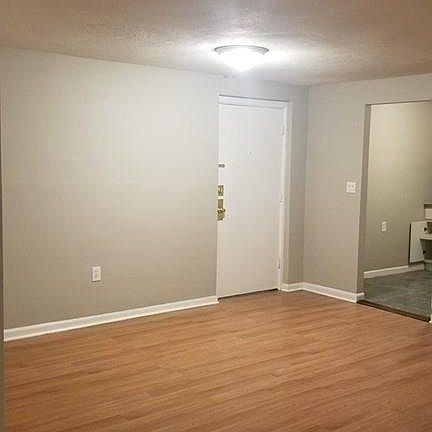 5th image of 215 Winter St #0