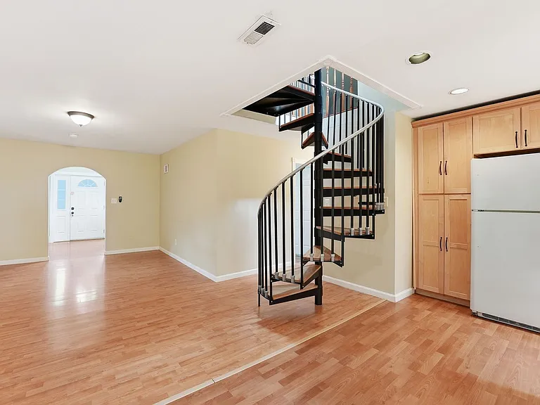 7605 Fisher Dr — Photo 6