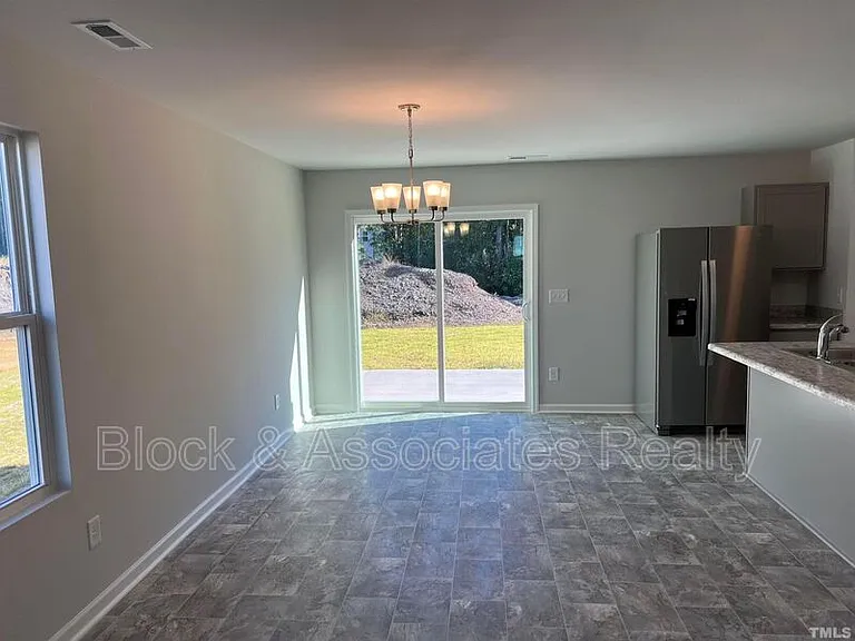 179 Maple Tree Ln — Photo 3