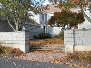 21 Harwich Ln, West Hartford, CT 06117