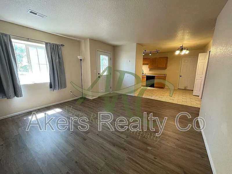3 bed, 2.0 bath, 1222 sqft, $1,895 — Photo 4