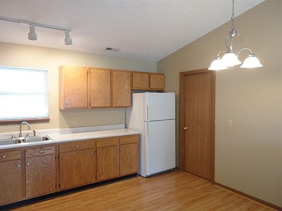 3rd image of 412 Stanton Dr