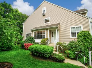 24 Scenic Ln, Yonkers, NY 10710