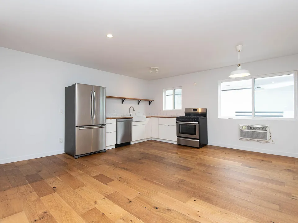 3933 Marathon St #105-B