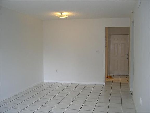 5th image of 600 NW 32nd Pl APT 210