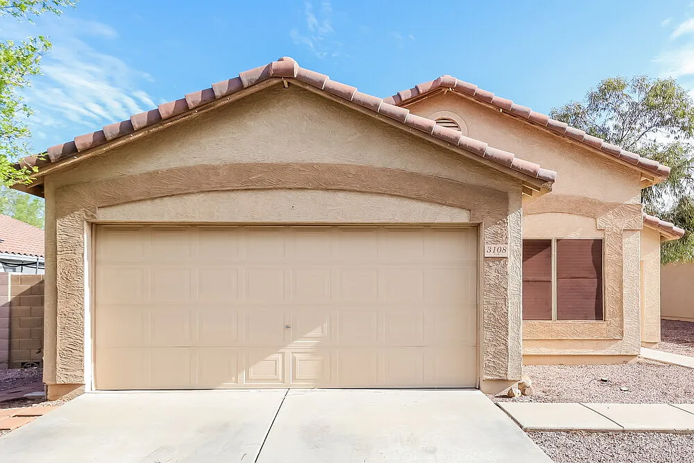 3 bed, 2.0 bath, 1647 sqft, $2,155 — Photo 1