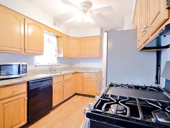4th image of 5420 W Drury Ln