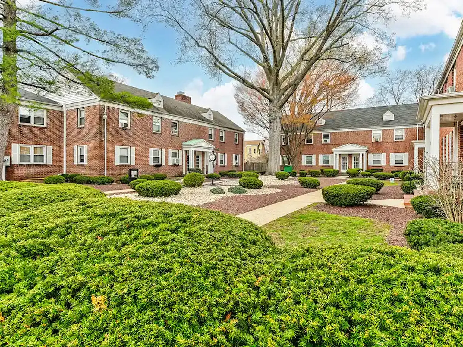 Hazelwood Apartments — Photo 4